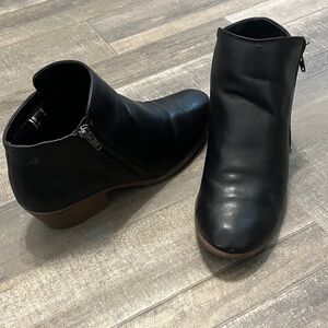 American Eagle Outfitters Sleek Black Ankle Boots